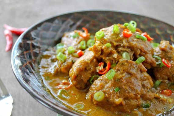 Curry de magret de canard dans des épices vertes cuits à feu très doux, Spécialité au NEPAL