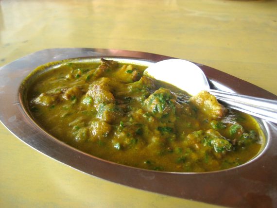 Curry de viande dagneau et épinard hachés
